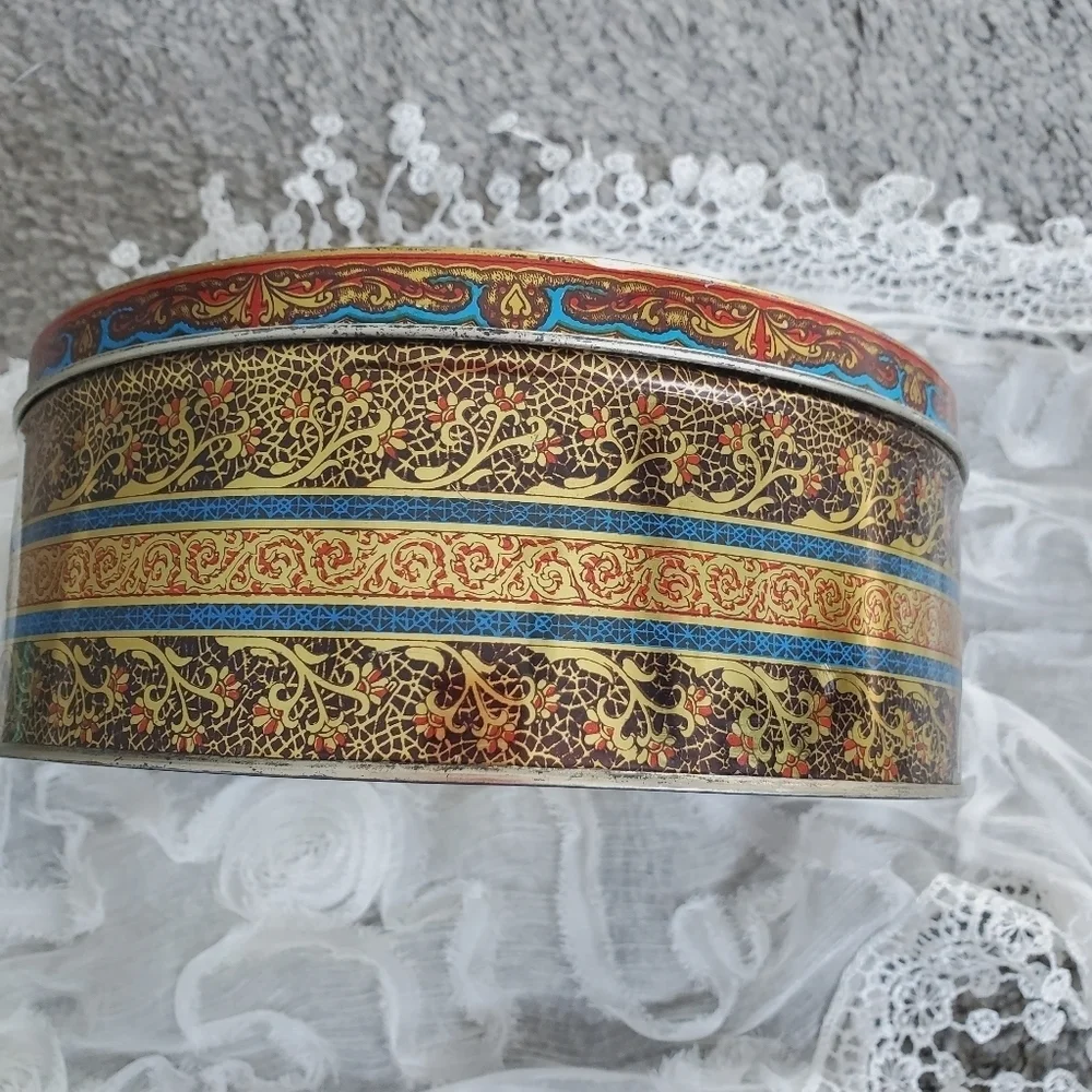 Vintage 1950s Hostess Fruit Cake Tin 8” Round